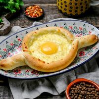 Хачапури по-аджарски в Ресторан-сыроварня Брынза