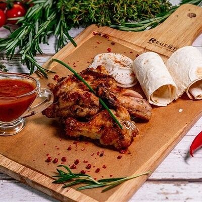 Куриные крылья на мангале 420 г в Donna Maria PREMIUM по цене 999 ₽