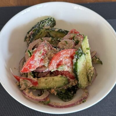 Салат по-грузински в Хинкальная по цене 540 ₽