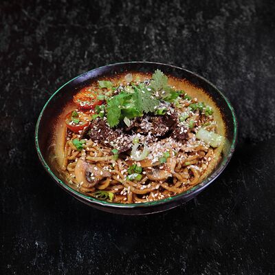 Лапша с говядиной в Jo wu ramen bar по цене 540 ₽