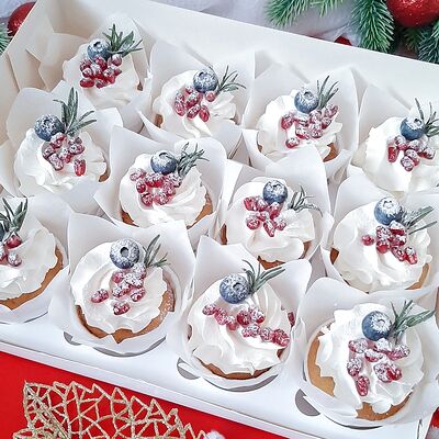 Капкейки Новогодние (12 шт) Десерт на новый год в Чародейка сладостей по цене 3529 ₽