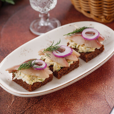 Бутерброды советские с селедкой в Сандуны Урал по цене 400 ₽