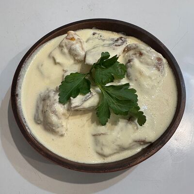 Цыпленок в сливочном соусев Гостиный дворик по цене 1010 ₽