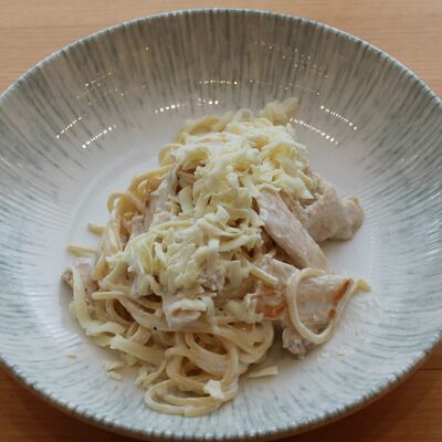 Паста Альфредо с курочкой в Хлеб & Булки по цене 480 ₽