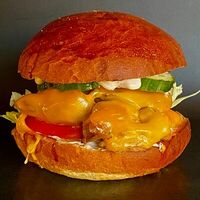 №4 Бургер куриный в BBJ Grill & Bar
