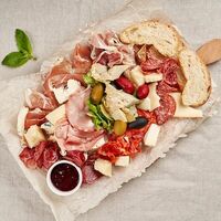 Плато итальянских деликатесов в Cacio e Pepe