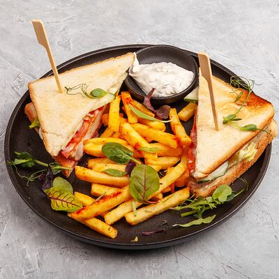 Сэндвич с курицей в Смольный по цене 590 ₽