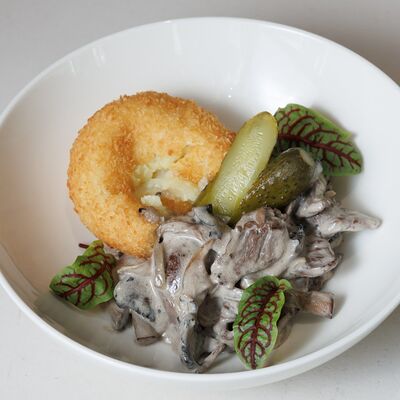 Бефстроганов с картофельным крокетом в Болконский по цене 1068 ₽