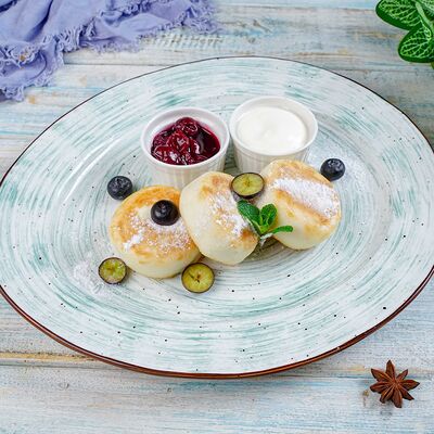 Сырники со сметаной в Термос по цене 680 ₽