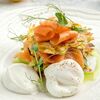 Картофельные драники с яйцом пашот и слабосоленой форелью в Kumpan по цене 710
