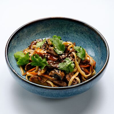 Вок с говядинойв Каспий по цене 715 ₽