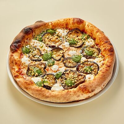 Пицца с печеным баклажанами соусом Песто в Регано по цене 1020 ₽