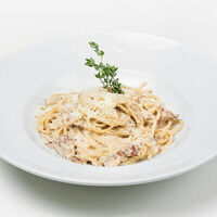 Паста Карбонара с луковыми чипсами в Kitchen