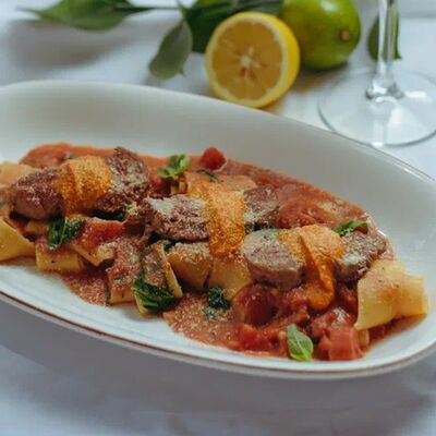 Папарделле с говядиной в соусе ромеско в Роланд по цене 1060 ₽