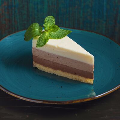 Чизкейк Три шоколада в Длинный нос по цене 330 ₽