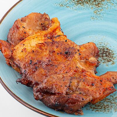 Копчёное куриное бедро в паприке в Вилка Ложка по цене 309 ₽