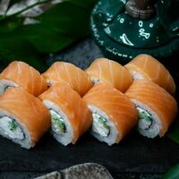 Филадельфия с креветкой в Yanagi sushi