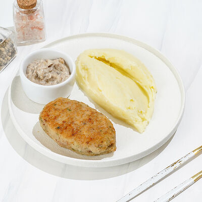 Котлета с кроликом с картофельным пюре и грибным соусом в Магбургер & Братья Караваевы по цене 275