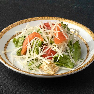 Салат Цезарь с форелью в Orisushi по цене 470 ₽