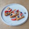 Вафли с муссом из сгущёнки и ягодами в Энергия по цене 550