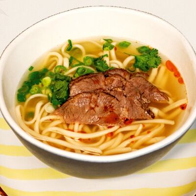 Суп с говядиной и лапшой в Золотая панда по цене 862 ₽