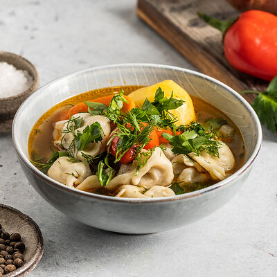 Чучвара шурпа с пельменями в Has Kebab Halal Food по цене 515 ₽