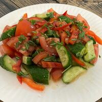 Салат овощной в Circle Pizza