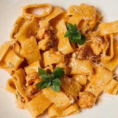 Паста с креветками в соусе том ям в Гостиная по цене 750 ₽