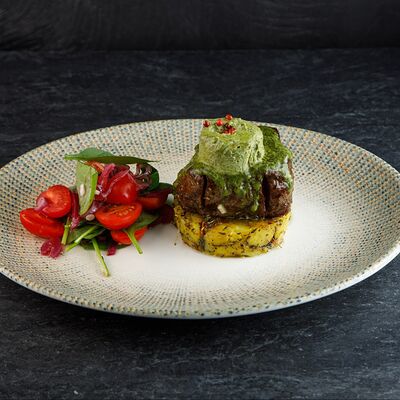 Стейк Турнедо с печеным картофелем в Neft по цене 58 р.