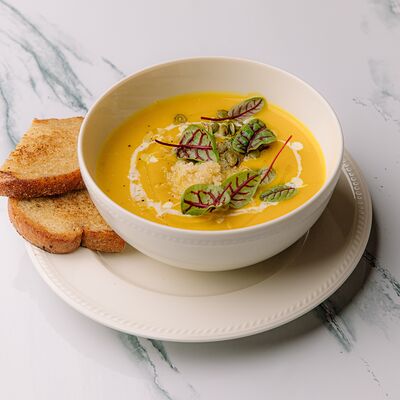 Крем-суп из тыквы с киноа в Zest Coffee & Wine по цене 590 ₽