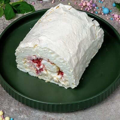 Меренговый рулет Клубника-лимон в CHO-KAVO по цене 350 ₽