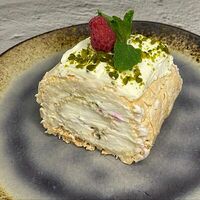 Меренговый рулет в Кафе Сирень