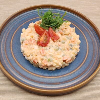 Оливье с куриным филе в Кафе-пекарня Susser по цене 320 ₽