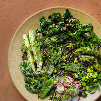 Зелёный салат, васаби, овощи, киноа в Maya