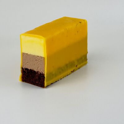 Пирожное Маракуйя-шоколад в Просто Азия x Десертория по цене 420 ₽