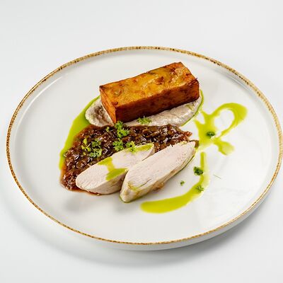 Филе куриной грудки сювид с соусом мадера в Космос по цене 590 ₽