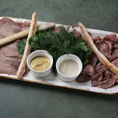 Мясная нарезка в Павелецкие бани по цене 1300 ₽