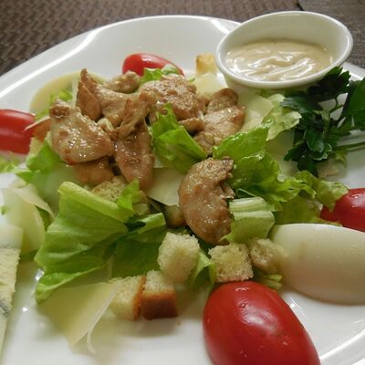 Цезарь с курицей в Кафе граф по цене 690 ₽