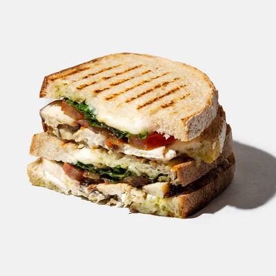 Сэндвич с курицей и рукколой в Surf Coffee x Element по цене 450 ₽