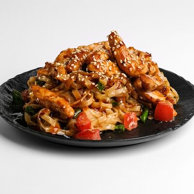 Удон с куриным филе в Филка роллы по цене 572 ₽