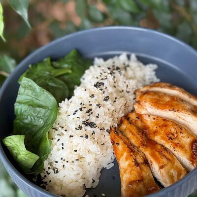 Грудка курина терияки с рисом басмати в Pellegrino по цене 475 ₽