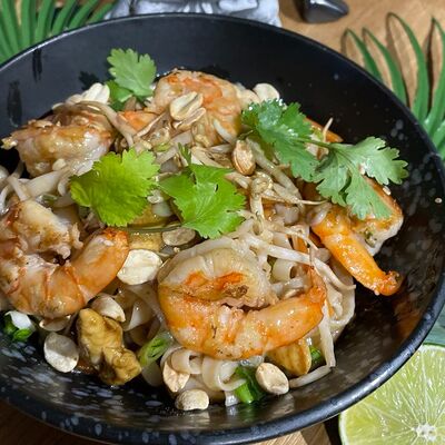 Рисовая лапша Пад Тай с креветками в Wok Street по цене 629 ₽