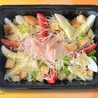 Салат Цезарь с копченой курицей в Сушироллофф