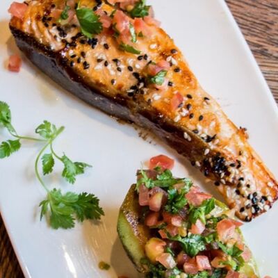 Лосось с авокадо в Поль Бейкери по цене 1800 ₽