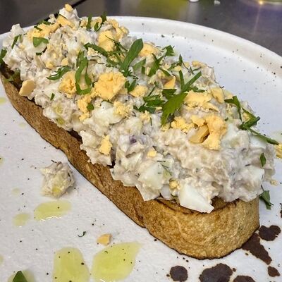 Брускетта с тремя видами трески в Опытный по цене 810 ₽