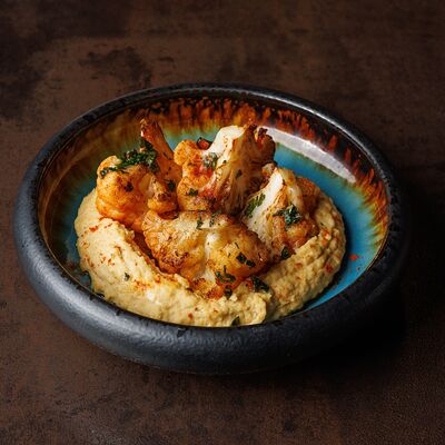 Цветная капуста с хумусом и соусом чимичуррив Doge по цене 572 ₽