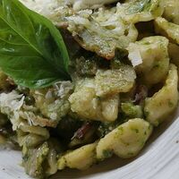 Орекьетте песто и бекон в Perbacco Italian Restobar