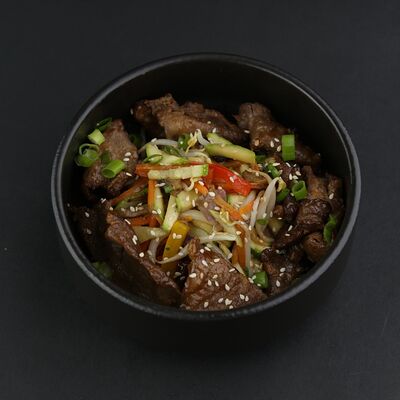 Говядина с овощами на тепане в Pho Tom по цене 620 ₽