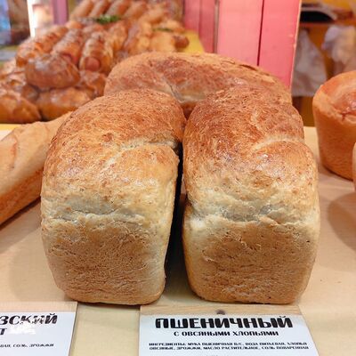 Хлеб Пшеничный с добавлением овсяных хлопьев в Зелёный Домик по цене 138 ₽