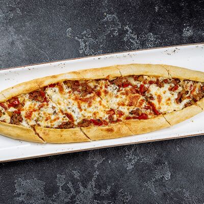 Пиде с говядиной и сыром в Таксиммайдан по цене 1220 ₽